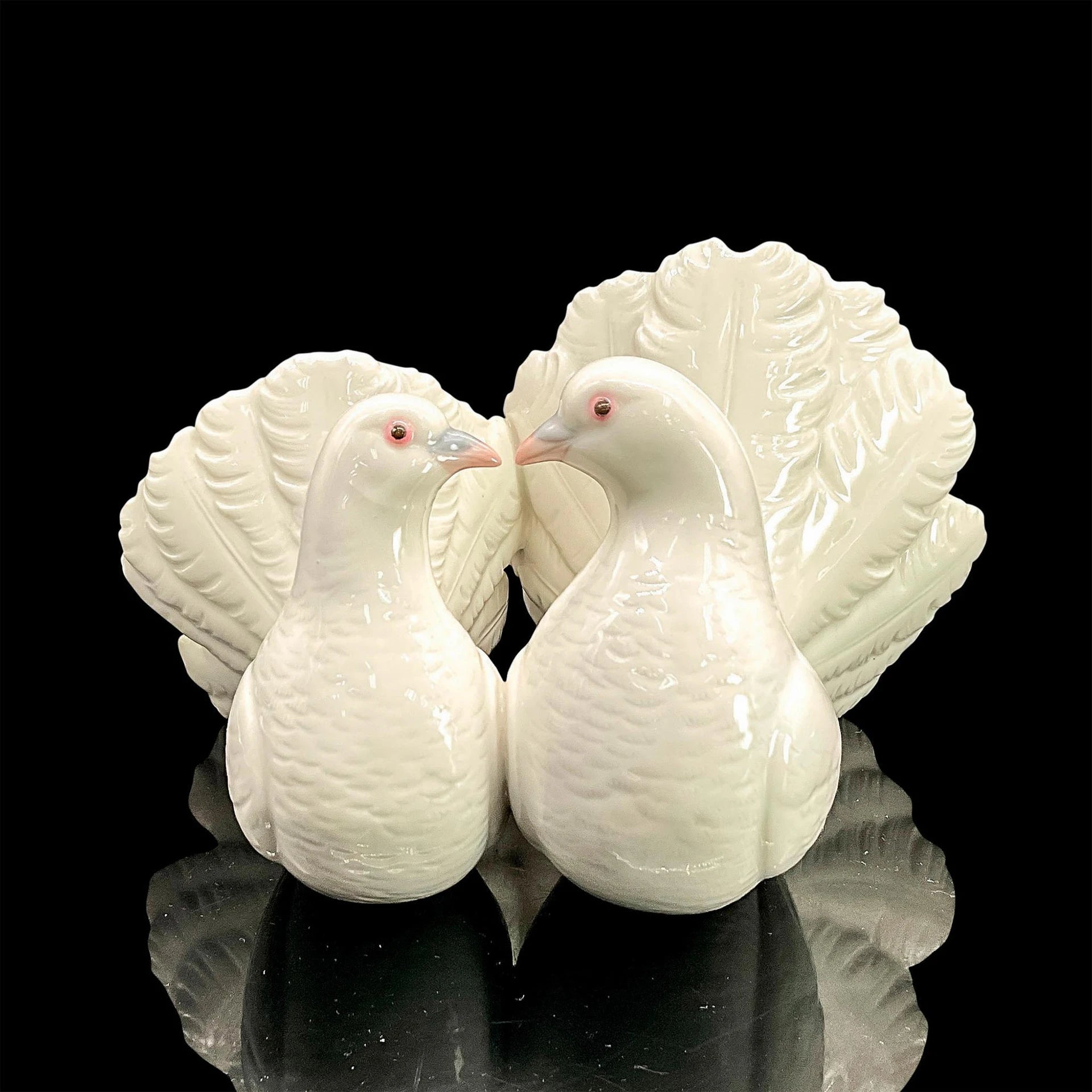 Lladro Figurines Couple Of Doves