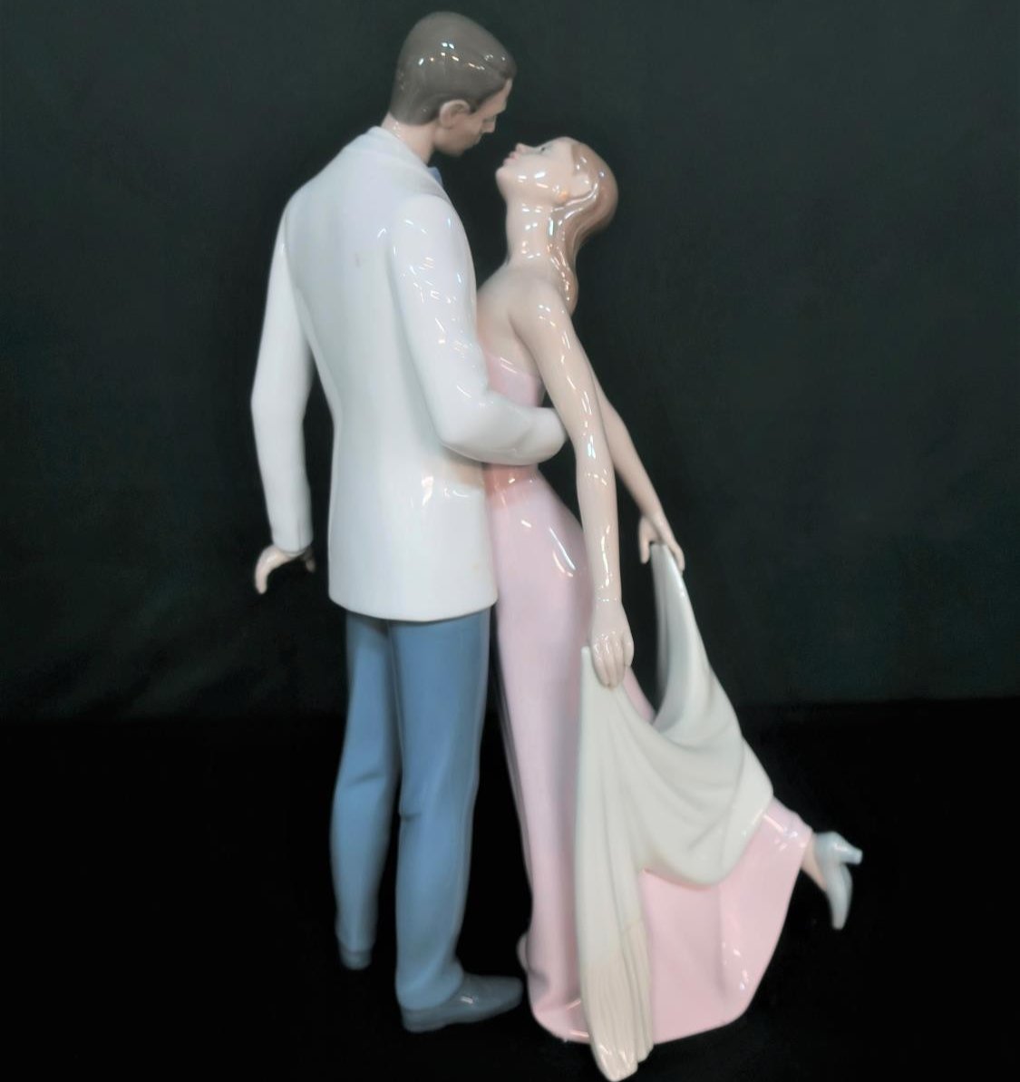 Lladro Happy Anniversary Couple Figurine Porcelain